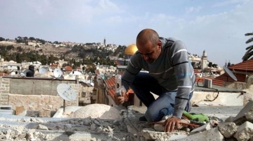 الاحتلال يجبر مواطنا على هدم منزله في واد الحمص جنوب القدس