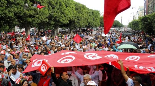 تونس: دعوات لإجراء حوار يعيد البلاد للمسار الديمقراطي