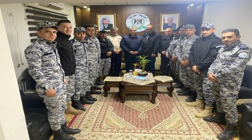 بركات يتفقد سير العمل في مديرية الضابطة الجمركية بمحافظة جنين