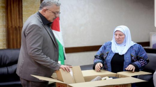 مكرمة رئاسية لطفل من ذوي الإعاقة في طولكرم