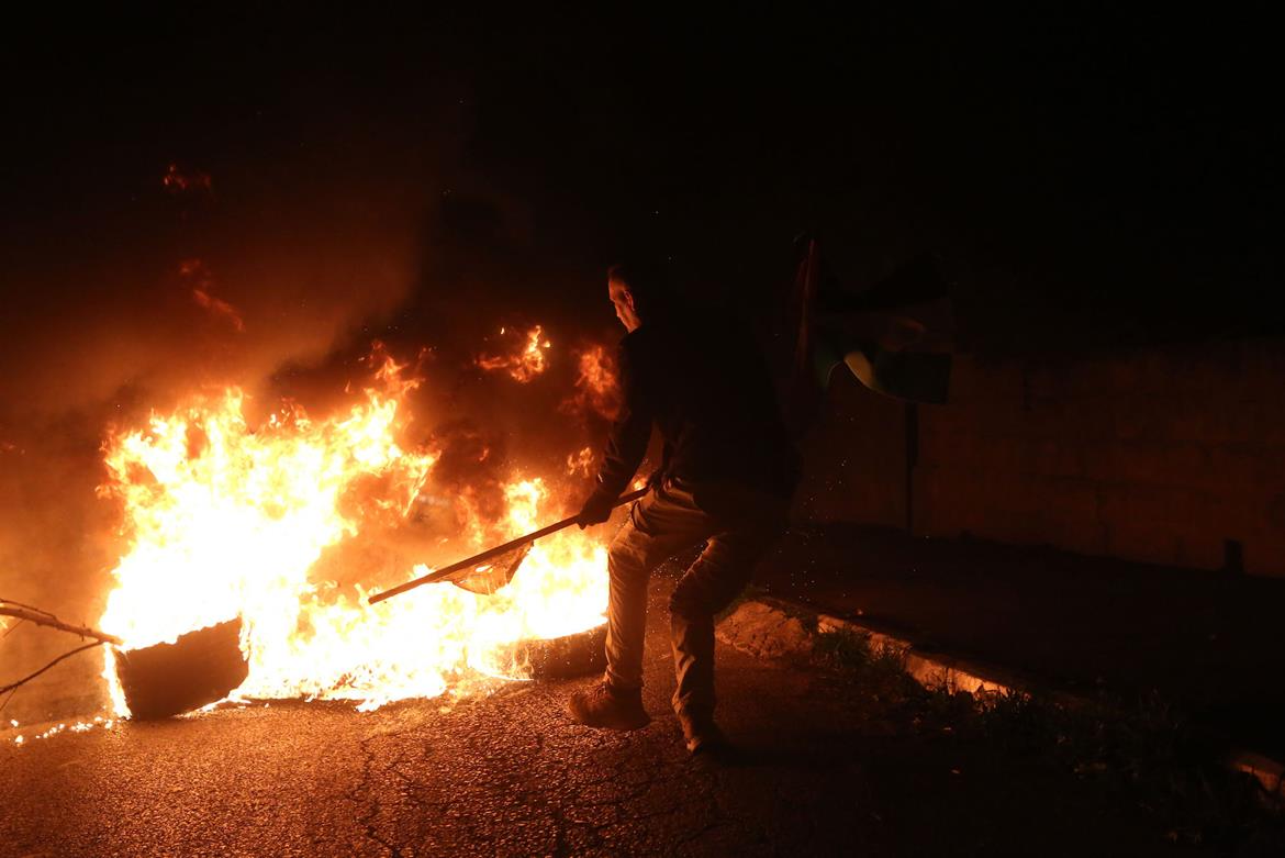 تواصل انتهاكات الاحتلال: إصابات واعتقالات وإغلاق طريق