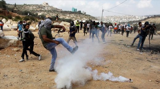 نابلس: إصابات بالرصاص المعدني خلال مواجهات مع الاحتلال في بيتا وبيت دجن