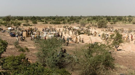 مقتل 60 شخصاً بانفجار منجم في بوركينا فاسو