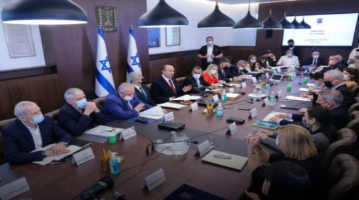 الحكومة الإسرائيليّة تناقش تخفيف قيود “أوميكرون”