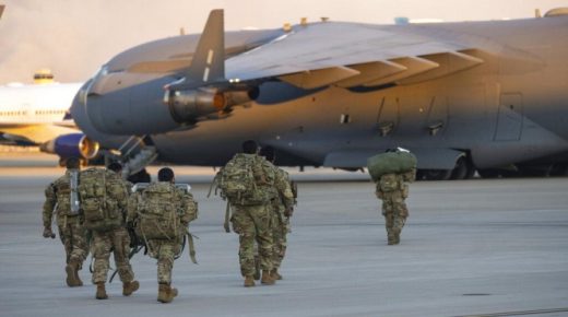 “الناتو” يدرس نشر قوات بشرق أوروبا وسط تهديد روسي