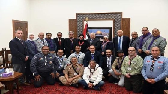 الرئيس يقلد الأمين العام للمنظمة الكشفية العربية وسام الثقافة والعلوم والفنون