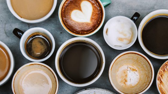 كم فنجان من القهوة يمكن أن تشرب بأمان في اليوم؟