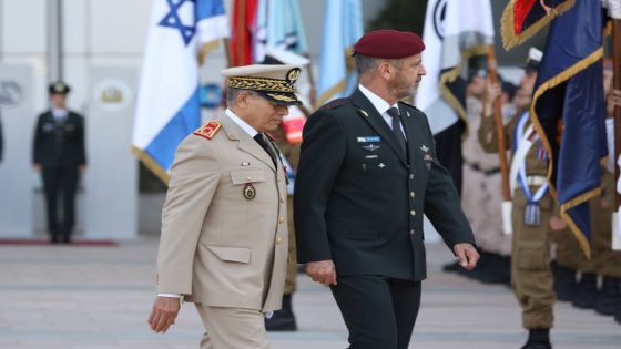 لأول مرة.. قائد الجيش المغربي يصل إسرائيل