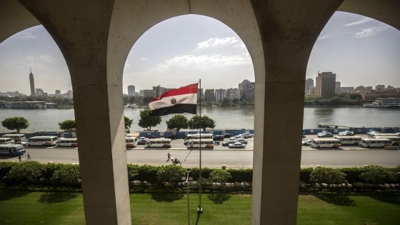 سفارة مصر بكييف تطالب رعاياها بمغادرة أوكرانيا