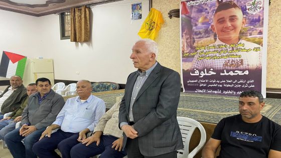 عزام الأحمد يقدم واجب العزاء بالشهيد الطفل خلوف