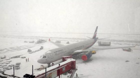 الثلوج تتسبب في تأخير 50 رحلة في مطارات موسكو