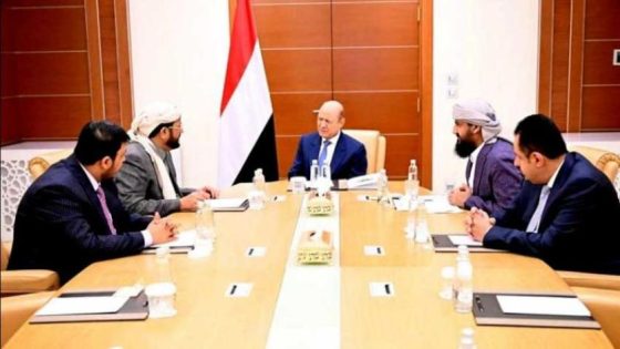«الرئاسي اليمني» يشكل «خلية أزمة» ويشدد على إنهاء التشوهات المصرفية