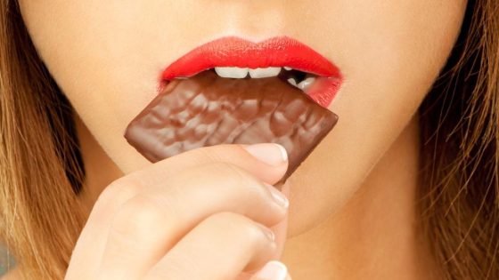 كيف تذوب الشوكولاتة في فمنا؟.. علماء يكشفون السر!