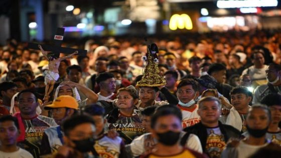 عشرات آلاف الفيليبينيين يشاركون في “مسيرة الإيمان” في مانيلا