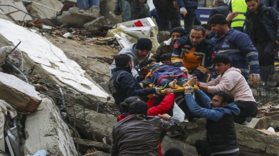 ارتفاع حصيلة الضحايا الفلسطينيين جراء الزلزال في تركيا وسوريا إلى 84