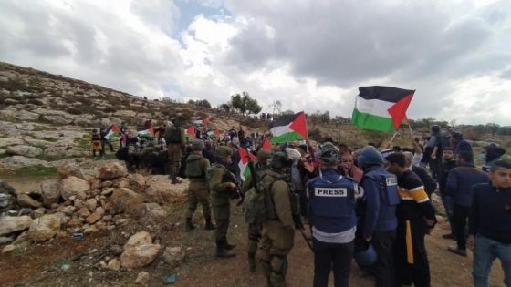 حالات اختناق خلال قمع الاحتلال مسيرة بيت دجن شرق نابلس