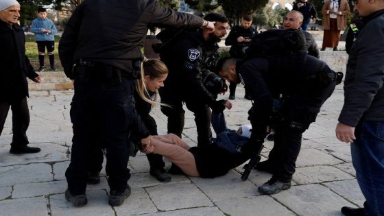 وزارة شؤون القدس: العدوان الهمجي والبربري على المصلين في الأقصى جريمة مخططة لإرضاء حفنة من المتطرفين
