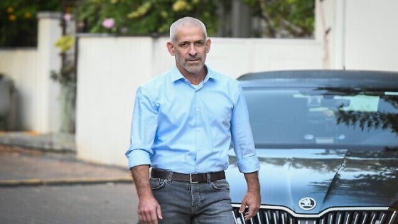 Ronen Bar, newly appointed Next head of the Shin Bet security services, leaves his home in Rishpon, Central Israel, October 11, 2021. Photo by Flash90 *** Local Caption *** שב"כ
ראש
אירוע
ר
הבא
מינוי
פורטרט
רונן בר