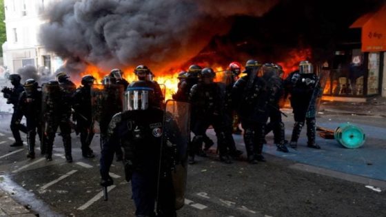 ماكرون يُصعّد أمنيا في مواجهة الاحتجاجات الاجتماعية بفرنسا