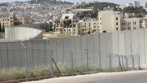 خلاف إسرائيلي حول جدار “غوش عتصيون”