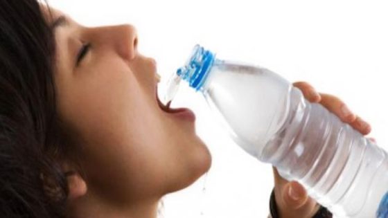 هل شرب الماء البارد يؤذي القلب؟