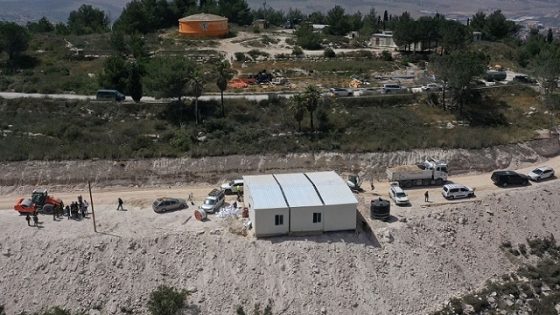 حكومة الاحتلال تبلغ “العليا” برفض إخلاء بؤرة “حومش” الاستيطانية