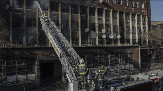 ارتفاع حصيلة ضحايا حريق جوهانسبرغ إلى 73 شخصا