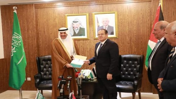 الخالدي يتسلم نسخة من أوراق اعتماد نايف السديري سفيرا مفوضا وفوق العادة غير مقيم للسعودية لدى فلسطين وقنصلا عاما للمملكة في القدس