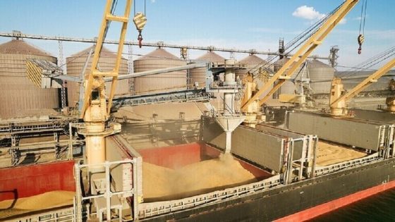 كييف: سفينة شحن محملة بالقمح تغادر ميناء تشيرنومورسك الأوكراني في البحر الأسود