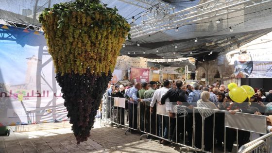 برعاية الرئيس: افتتاح مهرجان أيام العنب الخليلي في البلدة القديمة