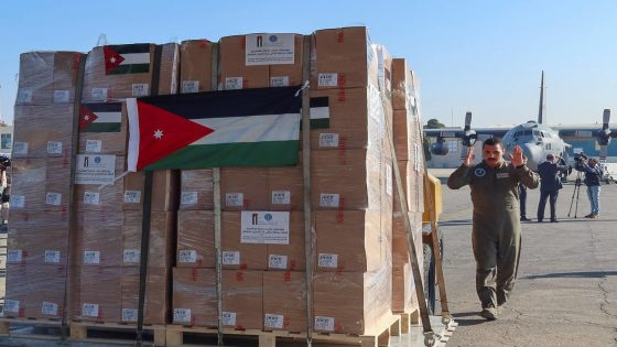 الأردن يرسل أولى طائرات المساعدات الإغاثية إلى غزة