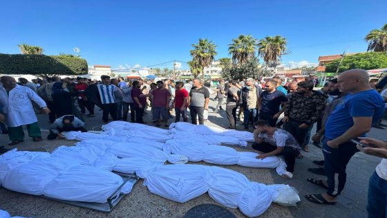 دفن عشرات جثامين الشهداء بمقبرة جماعية في مدينة غزة