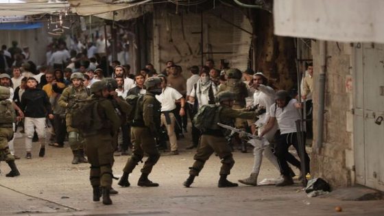 Israeli security forces deploy amid altercations between Jewish settlers on their way to visit the tomb of Othniel ben Kenaz in the area H1 (controlled by Palestinian authorities) and Palestinian residents, in the occupied West Bank city of Hebron, on November 19, 2022 (Photo by HAZEM BADER / AFP)