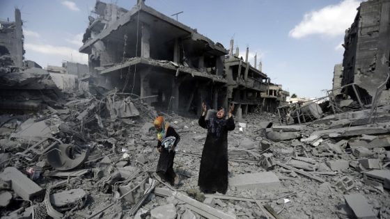 غزة.. الاحتلال يقصف أربعة أبراج سكنية في منطقة الزهراء
