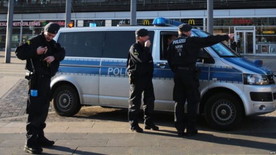 الشرطة الألمانية تنفذ مداهمات ضد مناصرين لفلسطين