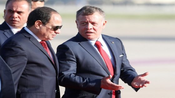 ملك الاردن يغادر إلى القاهرة لبحث تطورات الأوضاع في غزة