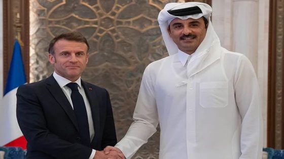 أمير قطر يبحث مع الرئيس الفرنسي بالدوحة الأوضاع في غزة