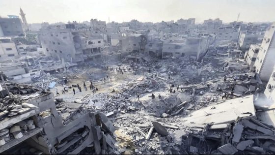 قصف متواصل على خانيونس واستمرار نزوح سكان غزة
