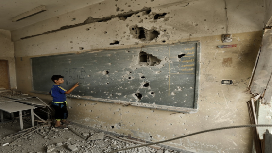 “التربية”: 4296 طالبا استُشهدوا و384 مدرسة تعرضت للقصف والتخريب منذ بداية العدوان