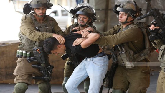 الاحتلال يعتقل 27 مواطنا من الضفة