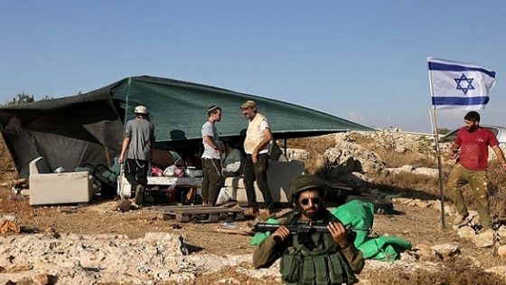 مستعمرون ينصبون معرشا جديدا قرب خيام المواطنين في الفارسية بالأغوار 