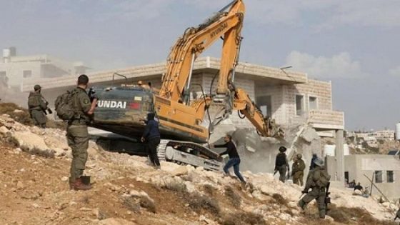 الاحتلال يهدم منزلاً في بلدة حزما