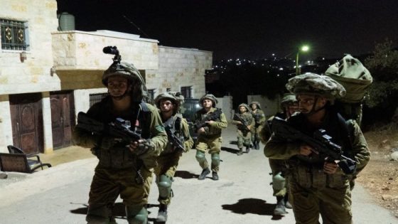 الاحتلال يعتقل 28 مواطنا من الضفة