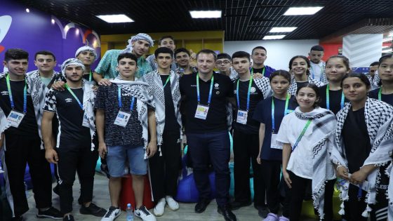 جلسة تحفيزية يقدمها البطل الأولمبي للمبارزة بالسيف الروسي الكسي فروزين، للاعبي فلسطين المشاركين في دورة الألعاب الآسيوية للأطفال