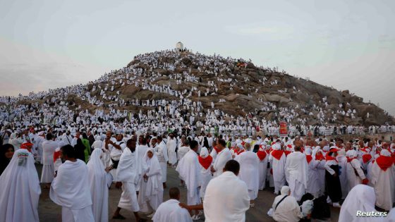 Muslim pilgrims gather on the Mount of Mercy during the annual haj pilgrimage, outside the holy city of Mecca, Saudi Arabia, June 15, 2024. REUTERS/Mohamad Torokman