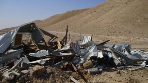 مستعمرون يهدمون 10 منشآت زراعية و”بركسات” بالمعرجات شمال غرب أريحا