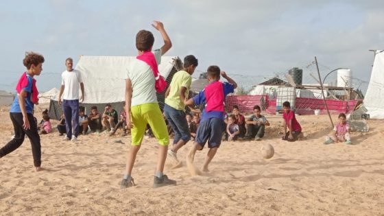 رغم تواصل حرب الإبادة… اتحاد الكرة يطلق مبادرة تدريب كرة القدم للأطفال النازحين