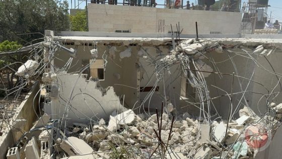 قوات الاحتلال تجبر عائلة مقدسية على هدم منزلها في جبل المكبر
