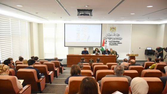 “الخارجية” تطلع أعضاء السلك الدبلوماسي على مخاطر التوسع الاستيطاني وإرهاب المستعمرين وأوضاع الأسرى