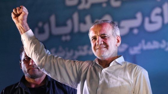 تنصيب بزشكيان رئيسا لإيران بعد فوزه بالانتخابات